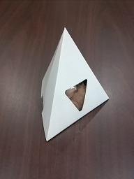 三角形パッケージ.jpg